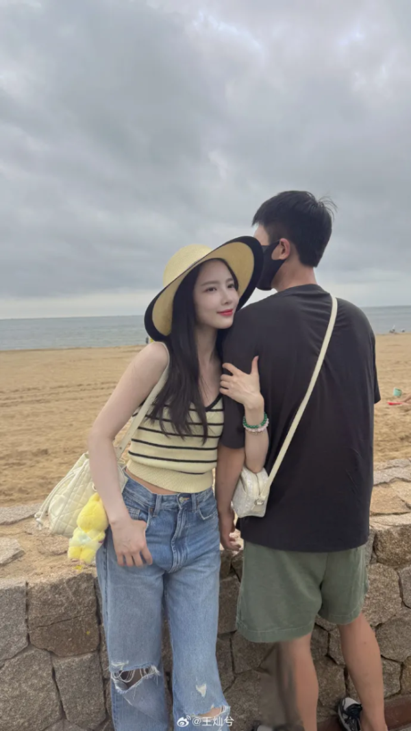 正规的股票杠杆平台 杜淳妻子王灿回应“二胎生儿子” 拒绝性别压力